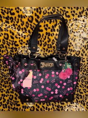🍒NWT Juicy Couture Exclusive Sweet Cherry Daydreamer Tote W Cherry JC Bag Charm🍒